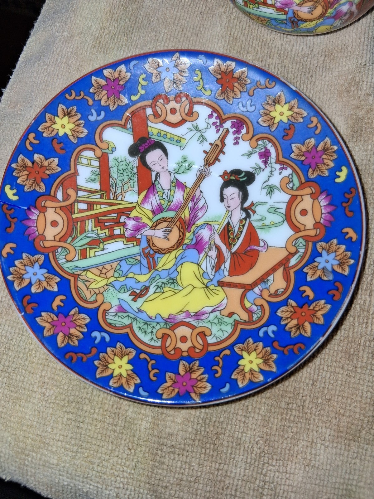 Set Of 4 Hand-painted  depicting Chinese court Saucer & Geisha In  bottom Of Cup