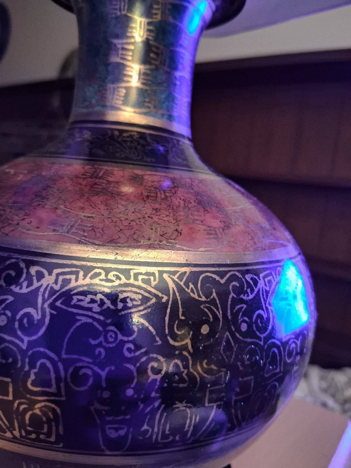 Ceramic table lamp with hand-painted floral decoration in Chinoiserie style