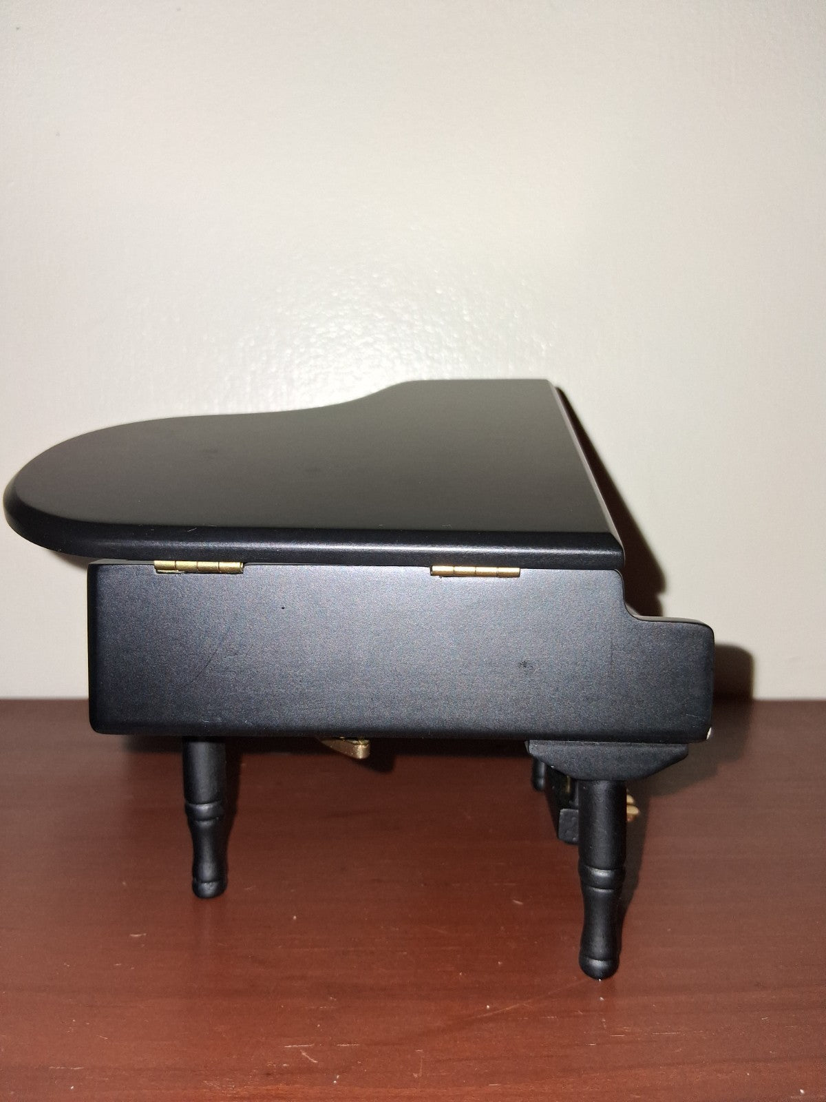 Sankyo Black Grand Piano Musical Music Box with Lid "Beauty and the Beast"