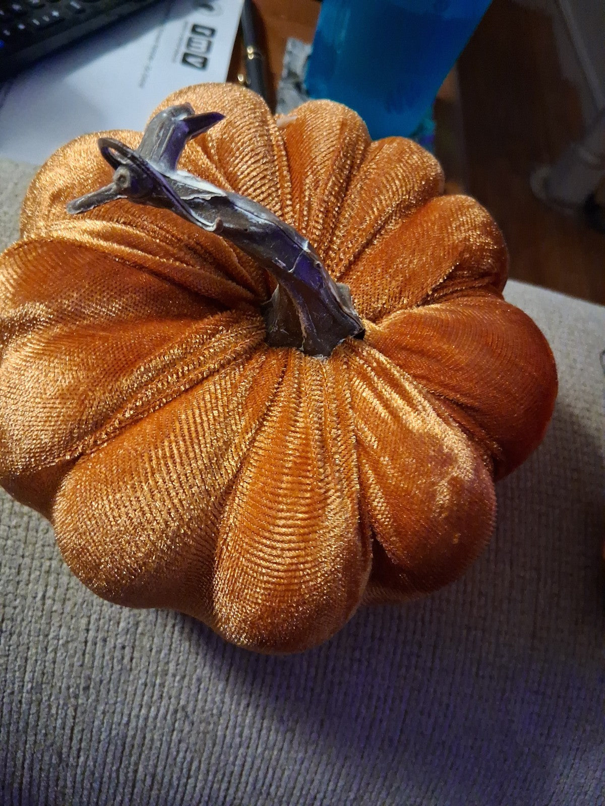 2 Halloween pumpkins, 2 pr witth Happy Halloween