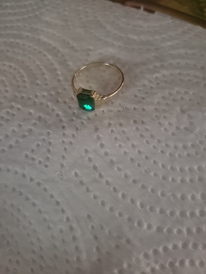 Fashion Emerald ring size 6
