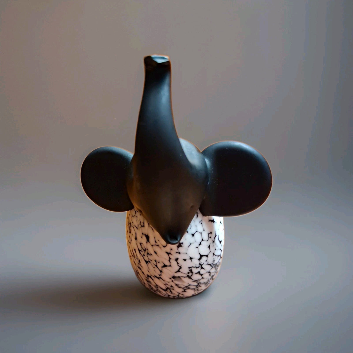 Elephant figurine exemplifies Murano glass tradition the bianco nero technique