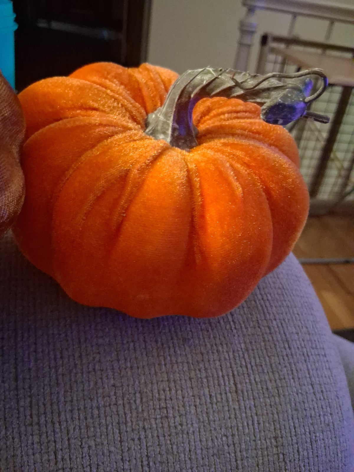 2 Halloween pumpkins, 2 pr witth Happy Halloween