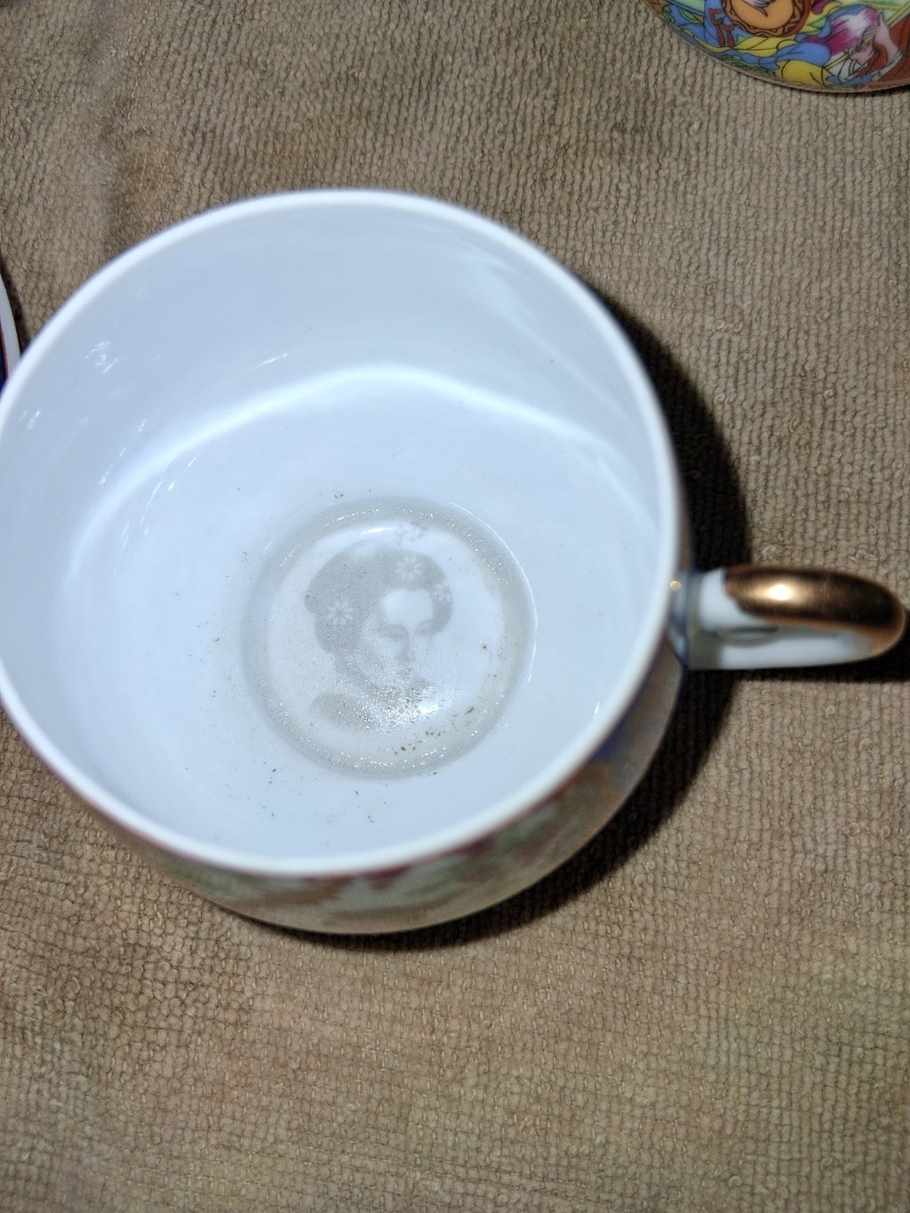 Set Of 4 Hand-painted  depicting Chinese court Saucer & Geisha In  bottom Of Cup