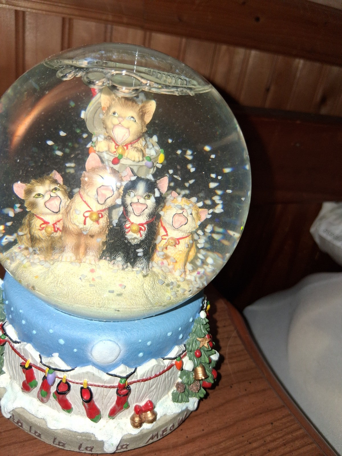 San Franciso Music Box Co Christmas Globe Caroling Kittens