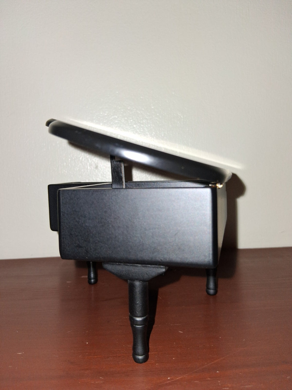 Sankyo Black Grand Piano Musical Music Box with Lid "Beauty and the Beast"