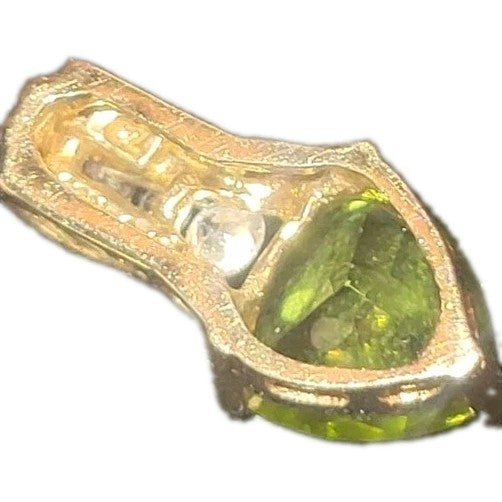 Pendant with oval Peridot and Diamond accents