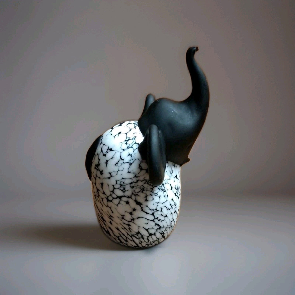 Elephant figurine exemplifies Murano glass tradition the bianco nero technique
