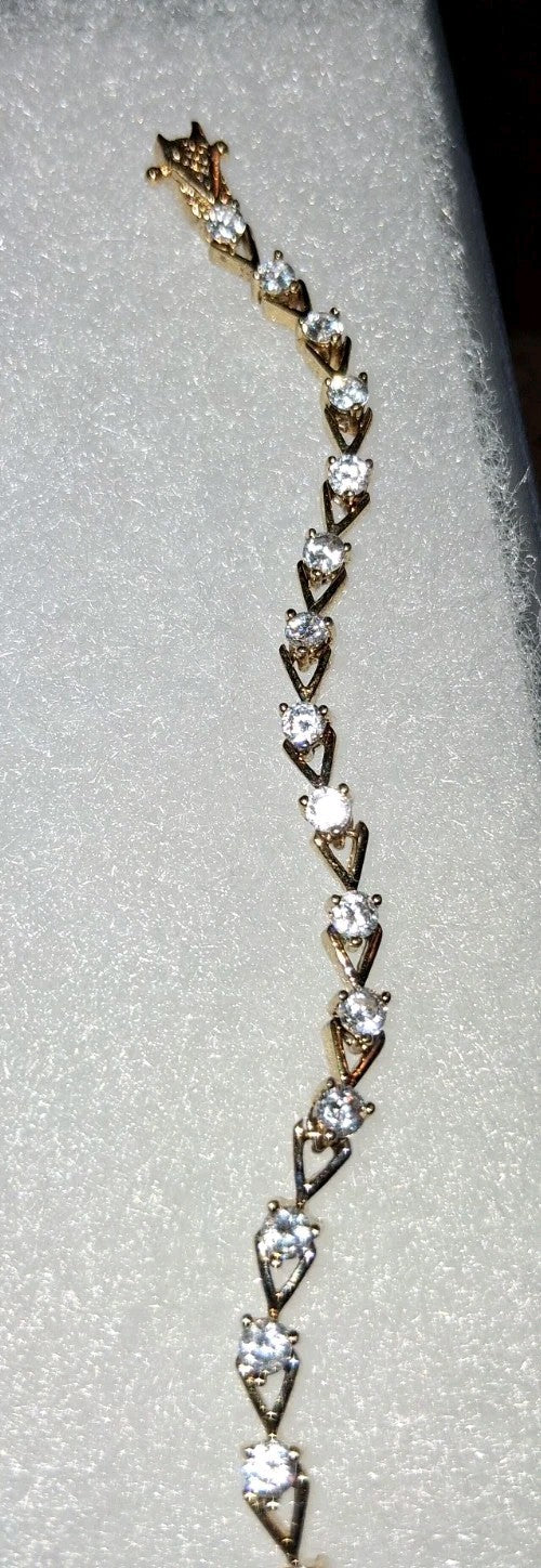 Gold tone 7" bracelet With Diamonds  