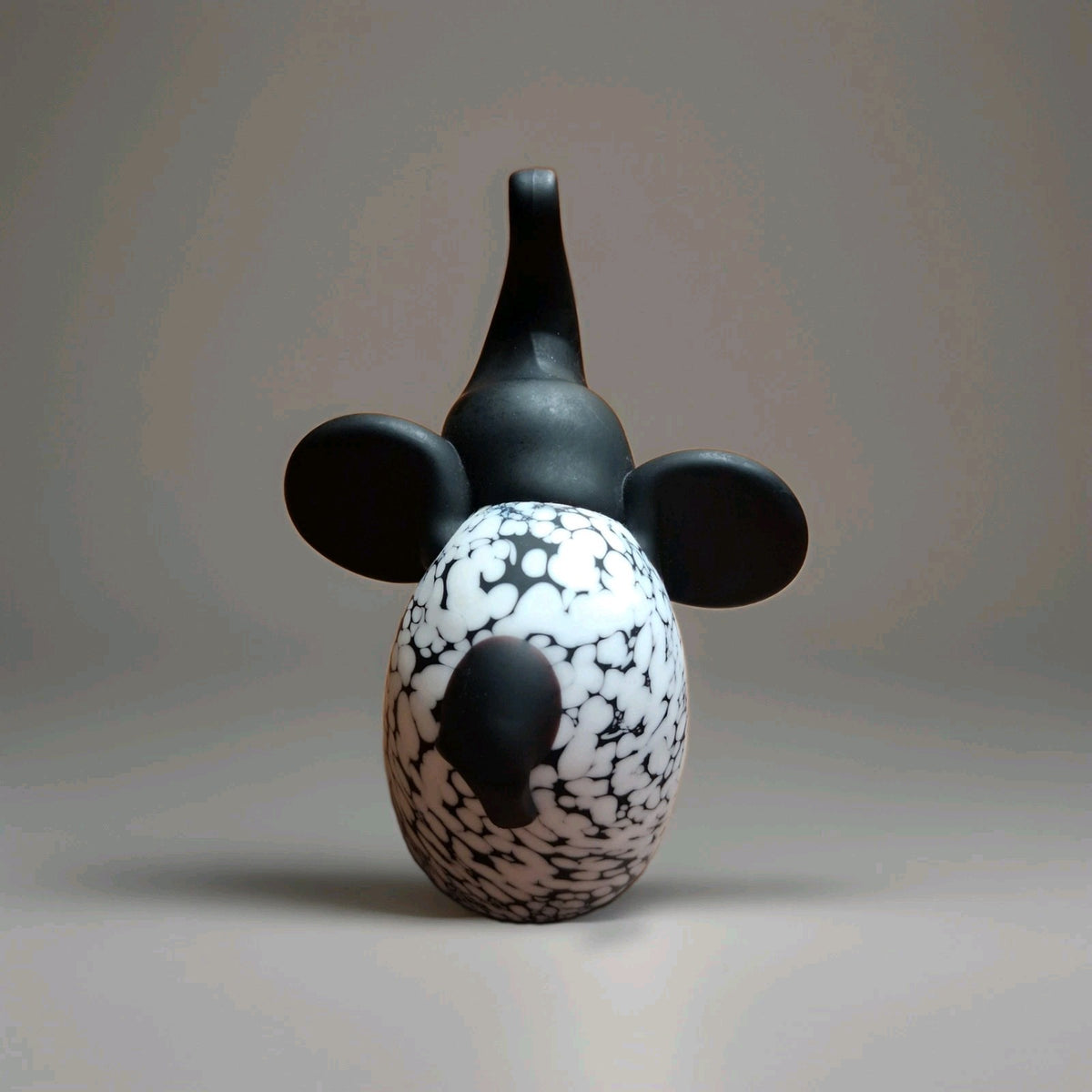 Elephant figurine exemplifies Murano glass tradition the bianco nero technique