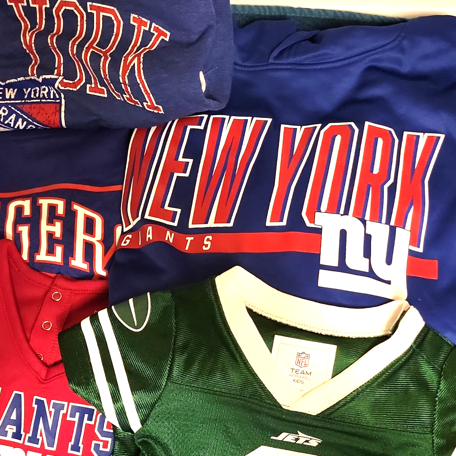 NEW YORK SPORTS FANS ATTIRE