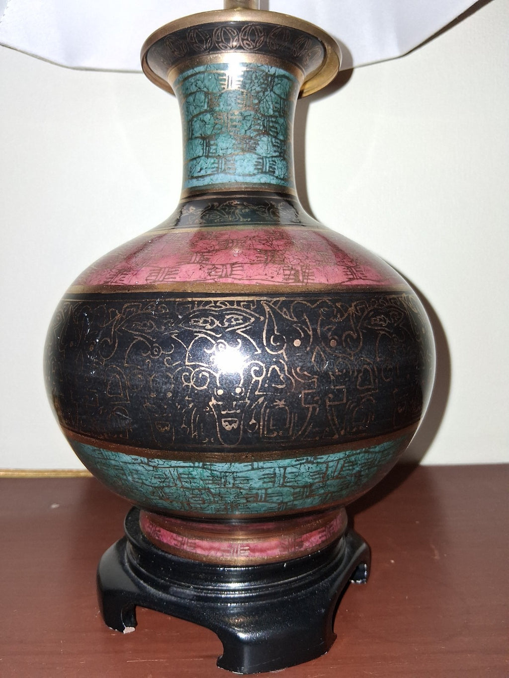 Ceramic table lamp with hand-painted floral decoration in Chinoiserie style