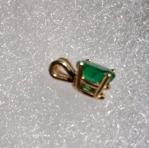 Oval Emerald Pendant 