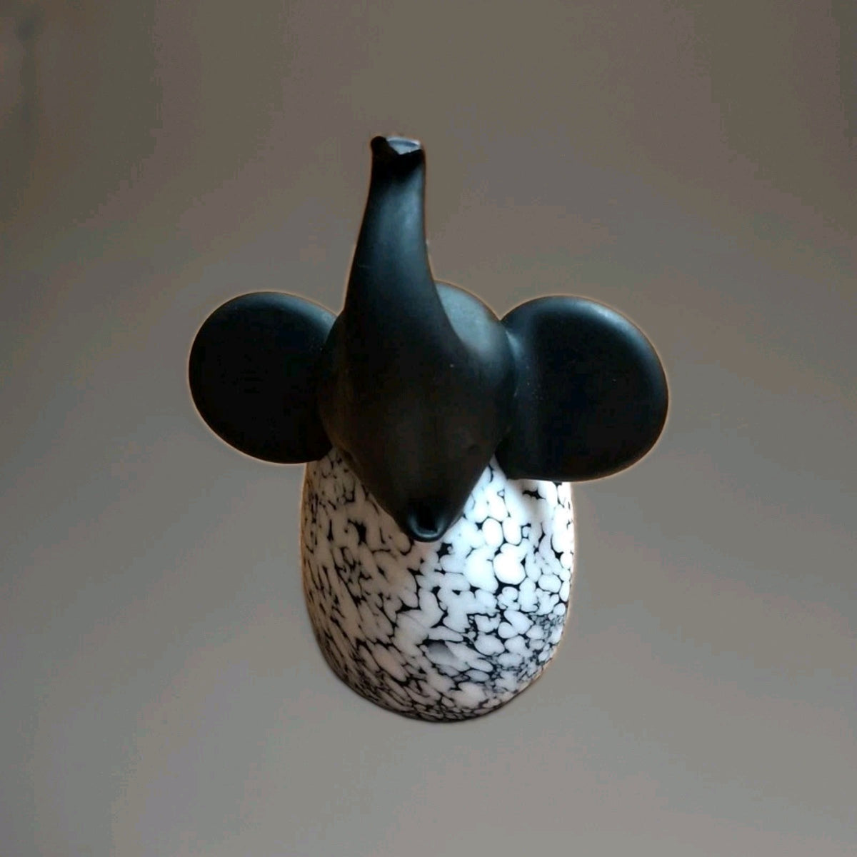 Elephant figurine exemplifies Murano glass tradition the bianco nero technique