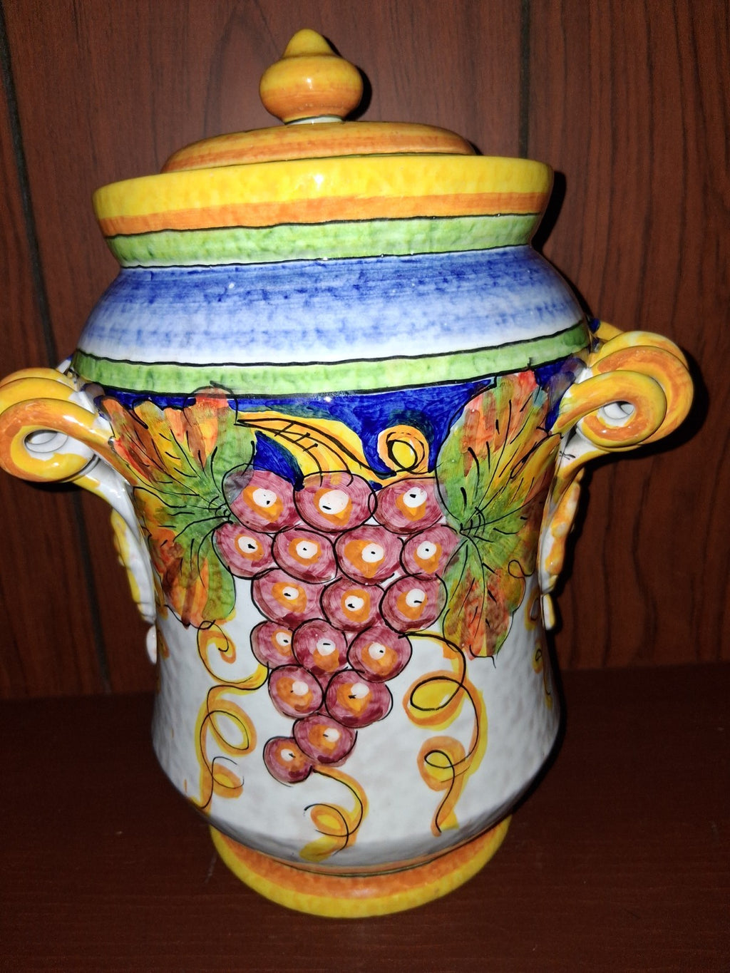 Ovieto Hand-painted Italian ceramic vase with Grape Design