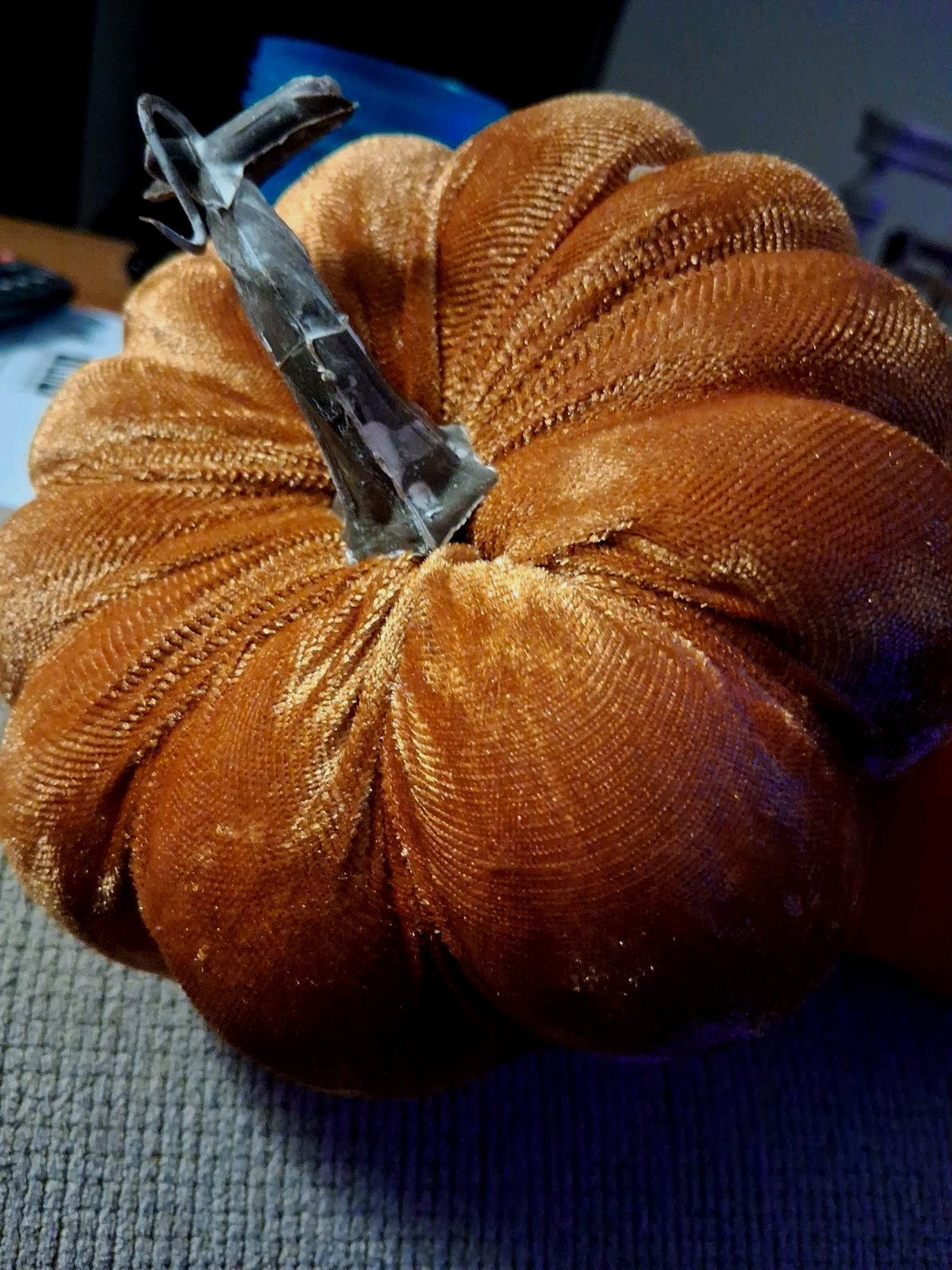 2 Halloween pumpkins, 2 pr witth Happy Halloween