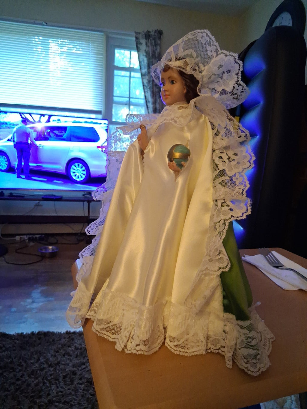 VTG 1966 Infant Jesus of Prague Chalkware Statue by Columbia Statuary 