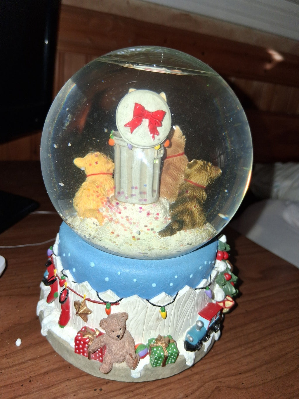 San Franciso Music Box Co Christmas Globe Caroling Kittens