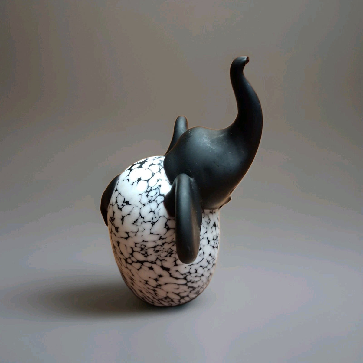 Elephant figurine exemplifies Murano glass tradition the bianco nero technique