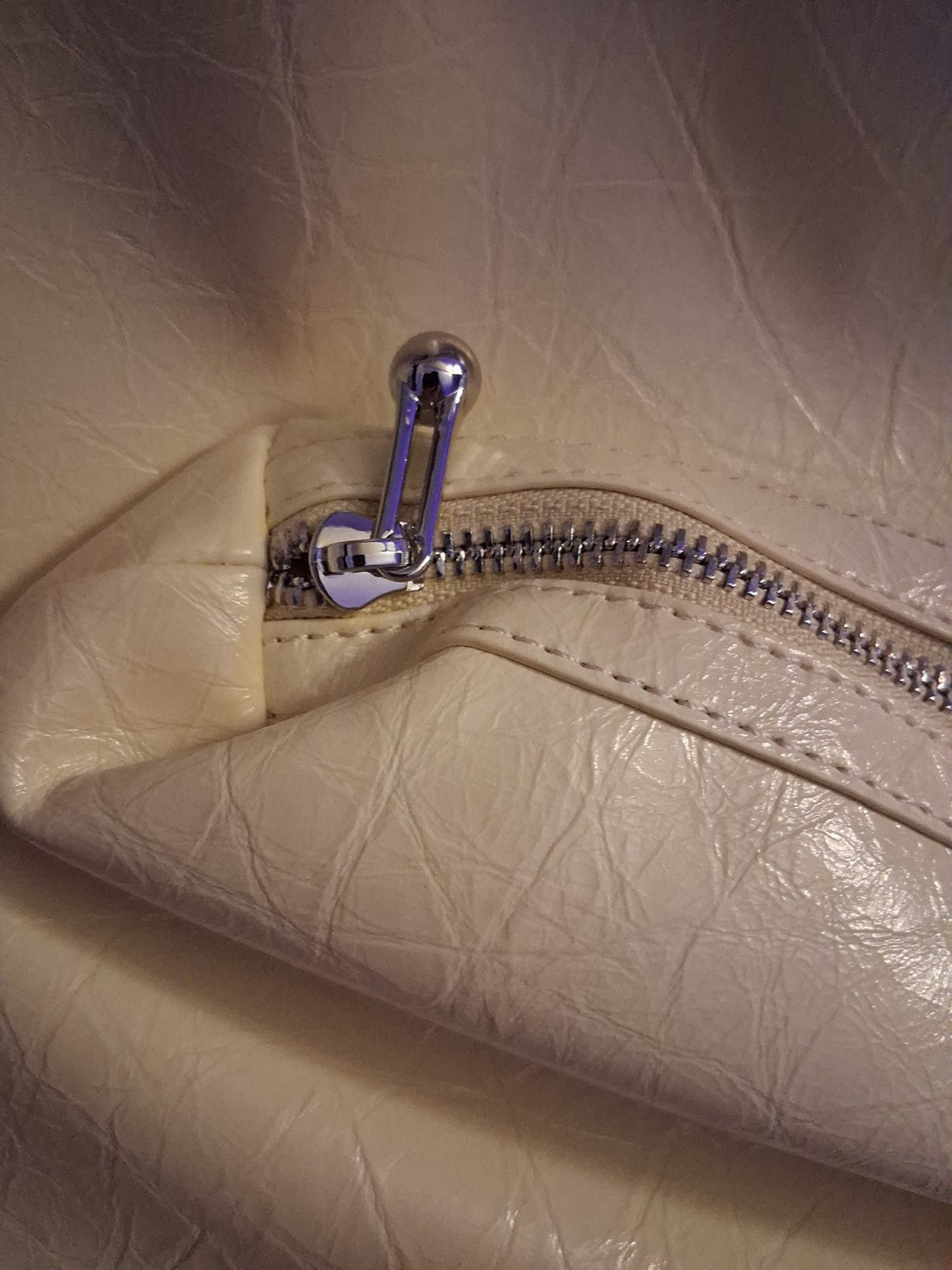 Bella Russo *BRAND NEW* Huge 23inch Wide Bag! Nice Quality!