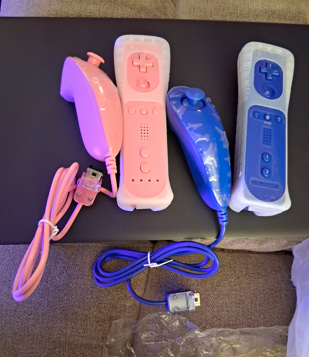 Built in Motion Plus Wii Remote Controllers Nunchuck Compatible for Wii Wii U