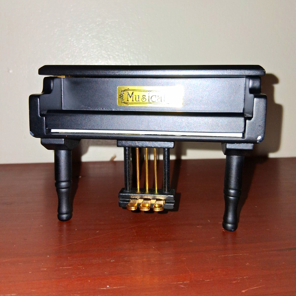 Sankyo Black Grand Piano Musical Music Box with Lid "Beauty and the Beast"